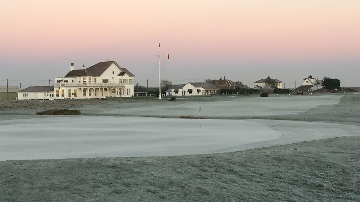 JAMES BLEDGE_A frosty morning at Royal Cinque Ports GC.JPG