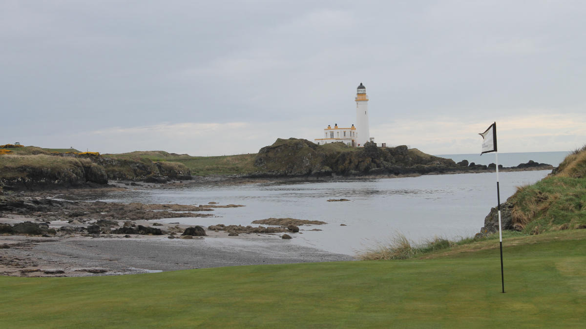 The 10th on Turnberry's Ailsa is called 'Dinna Fouter', which translates as 'Don't mess around'.jpg