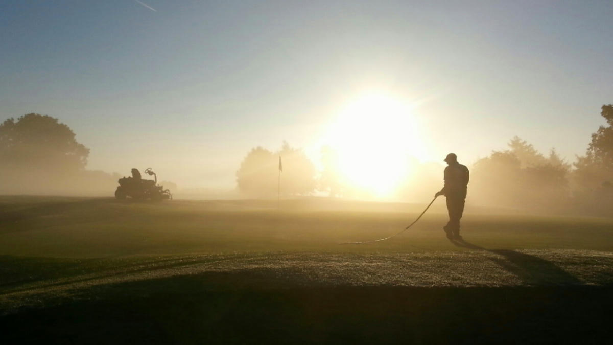 PC16_24382_JOHN_PARRY_WREXHAM_GOLF_CLUB_Switching the sun on - 2nd green.jpg