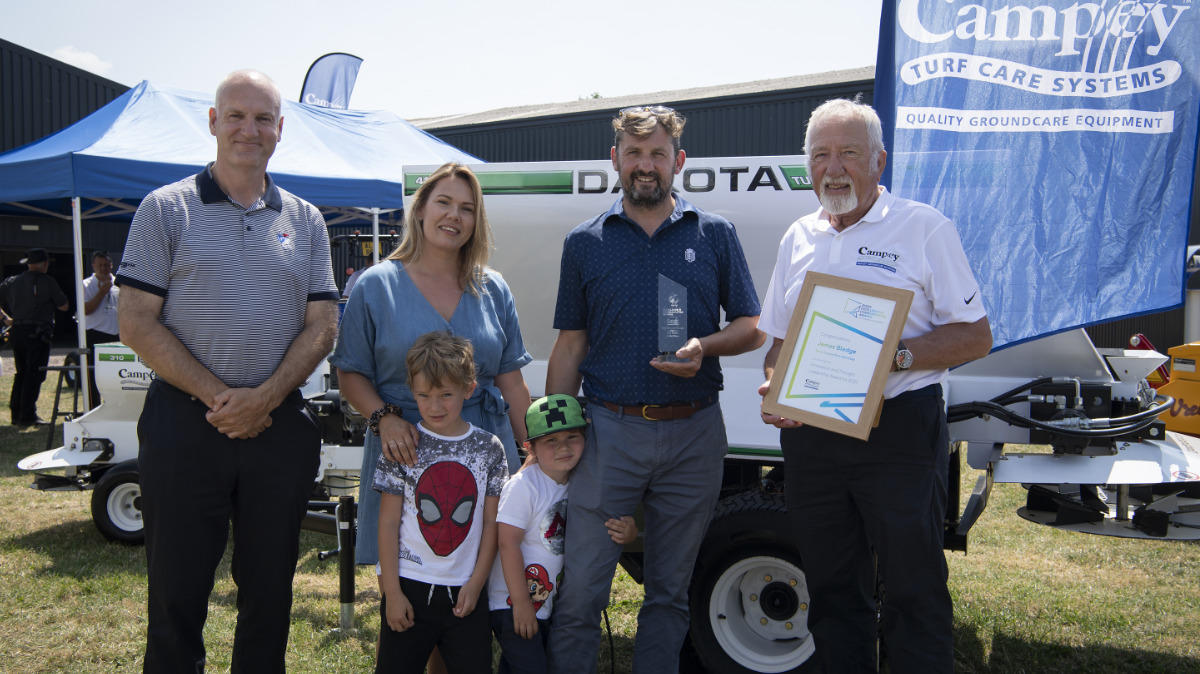 Web The Bledge family of Jenny, Fletcher, Jesse and James alongside BIGGA's Jim Croxton and Campey Turf Care System's Ian Pogson.jpg