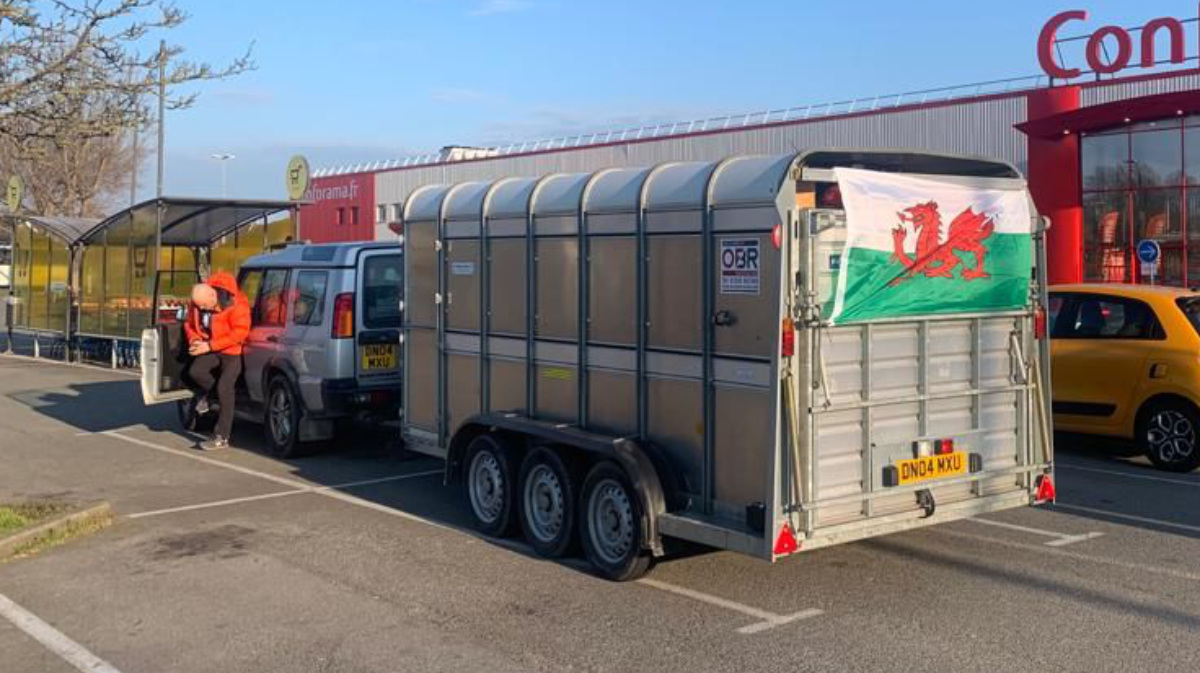 The Land Rover Discovery and trailer that will be left in Ukraine.jpg